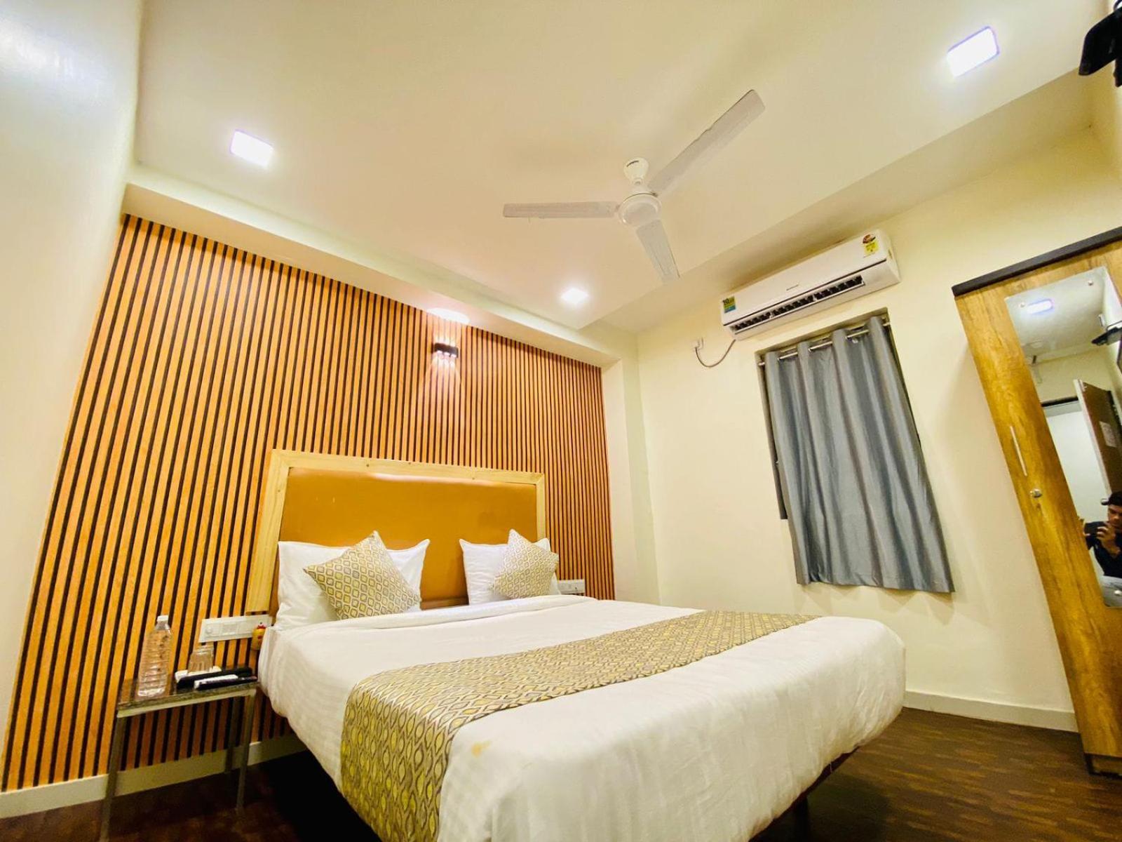 Hotel Alexa By Abc Ahmedabad Esterno foto