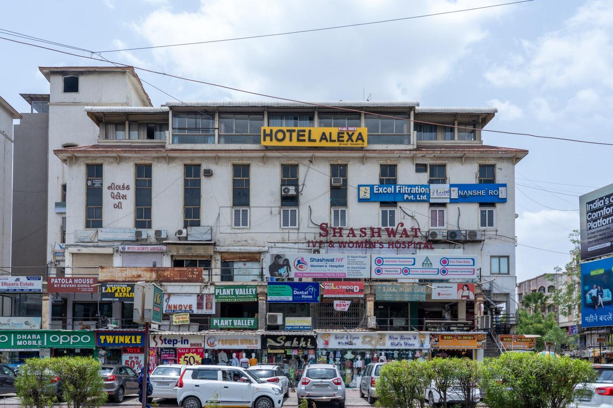 Hotel Alexa By Abc Ahmedabad Esterno foto