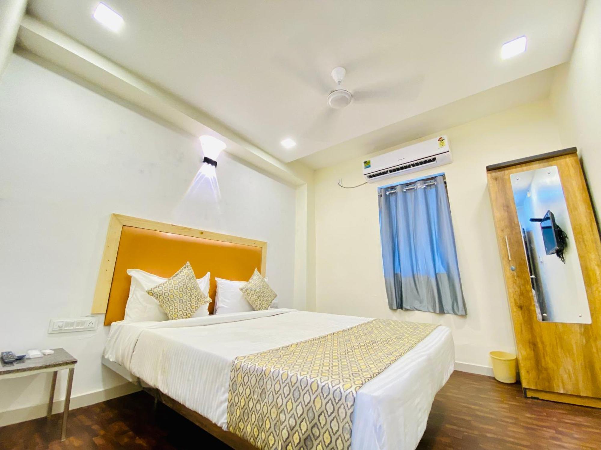 Hotel Alexa By Abc Ahmedabad Esterno foto