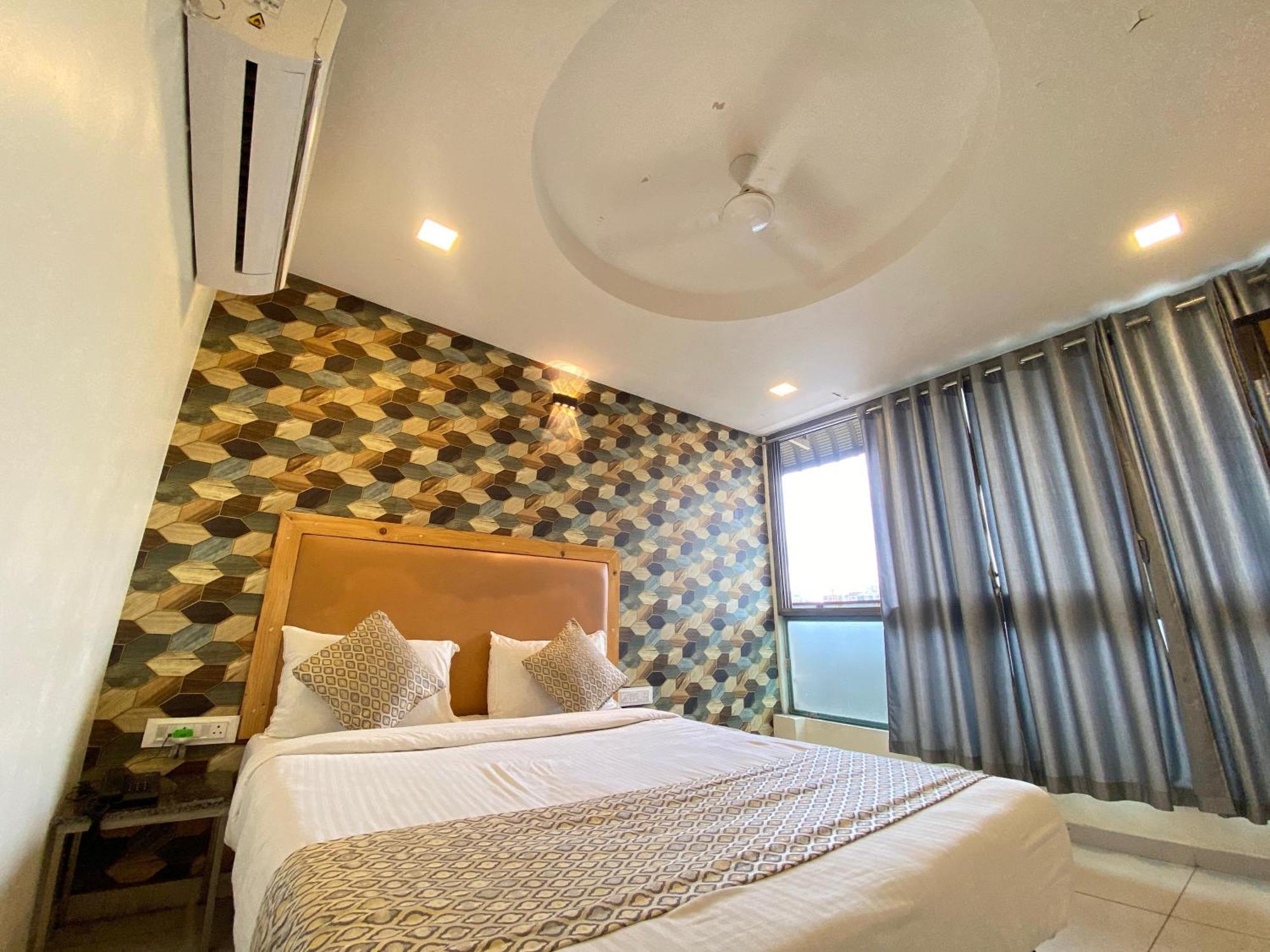 Hotel Alexa By Abc Ahmedabad Esterno foto